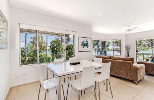 Noosaville Apartment | 2 Aarons Villa