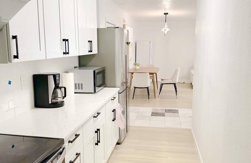 Hillsboro House | 2 Acre Private Land-Fully Remodeled - All New Peaceful 2BR Single Level Townhome