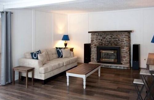 Collingwood Cottage | 2 Acre Waterfront Cottage