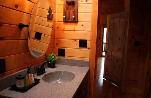 Emory Cabin | 2 Acres of pure paradise with amazing Mountain View’s! Minutes from Emory&Henry