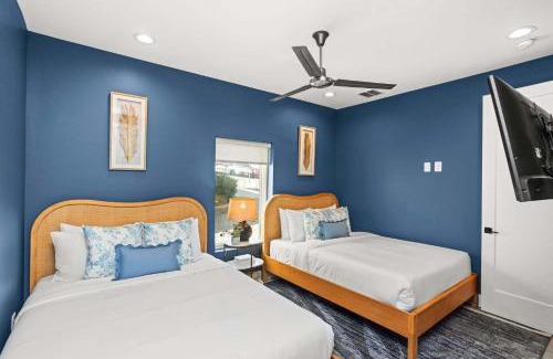 Eighth Avenue House | 2 Adjacent Gem Great for Big Groups 8th Ave S