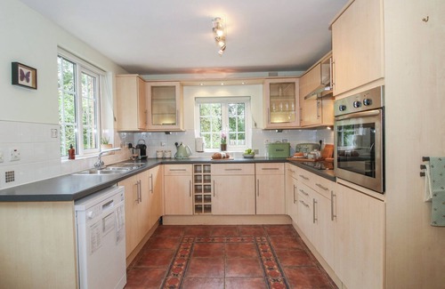 Chirk Bank House | 2 AQUEDUCT COTTAGES, pet friendly, character holiday cottage in Chirk