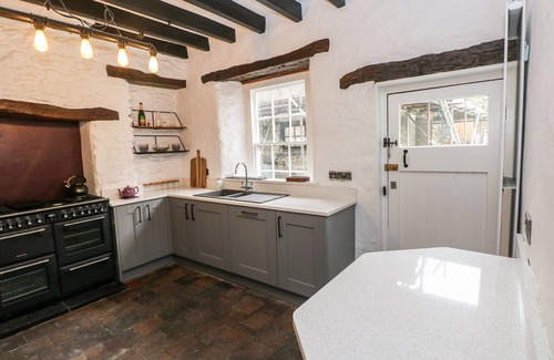 Dinas Cross Cottage | 2 ASHGROVE, pet friendly, character holiday cottage in Dinas Cross