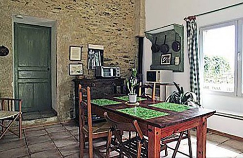 Saint-Jean-des-Mauvrets House | 2 bedroom accommodation in St Jean des Mauvrets