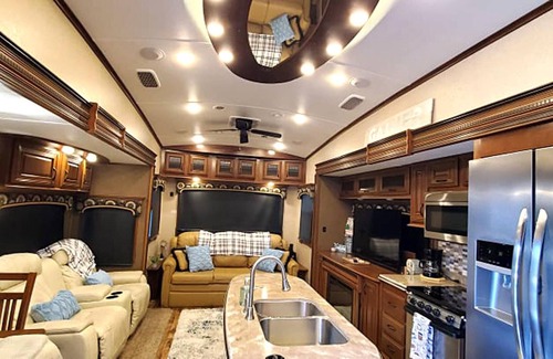 River Ranch Cottage | 2 BATH Fully Stocked RV w/ FREE Golf Cart! 200