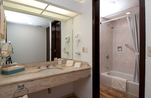 Zona Hotelera Resort | 2 bd 2 bath 2 level beach/oceanfront Villa, sleeps 6 turquoise paradise
