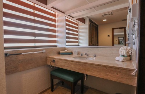 Zona Hotelera Resort | 2 bd 2 bath 2 level beach/oceanfront Villa, sleeps 6 turquoise paradise