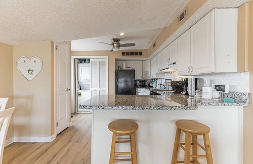 North End Condo | 2 Bd Beach Condo only 2 min walk to OC's Goldcoast