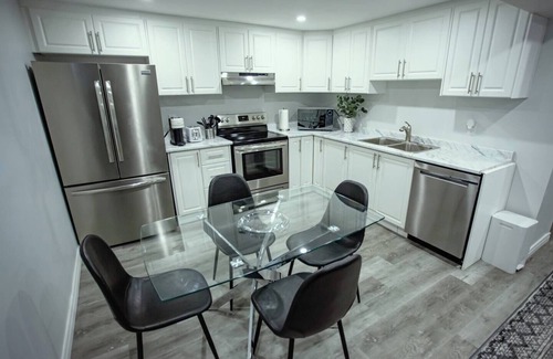 Toronto Apartment | 2 Bd Retreat Near Airport