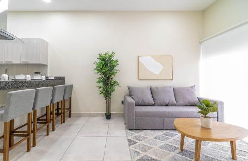 Villa Juarez House | 2 BD Suite with Balcony, Gym, Rooftop Pool, Hot Tub