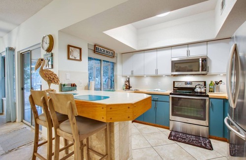 Miramar Beach Cottage | 2 BDR Cottage in Hidden Dunes | Steps to pool | 4 minute walk to beach