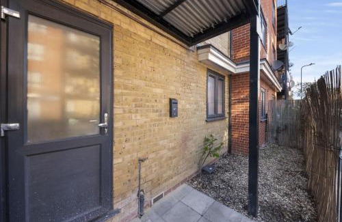 Preston Apartment | 2 BDR, Wembley Stadium, Parking, Family Friendly