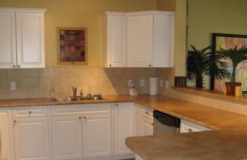 Central Okanagan Condo | 2 BDRM CONDO ON WOOD LAKE- LAKEFRONT -Long term availability September to June