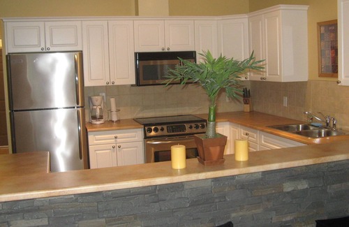 Central Okanagan Condo | 2 BDRM CONDO ON WOOD LAKE- LAKEFRONT -Long term availability September to June