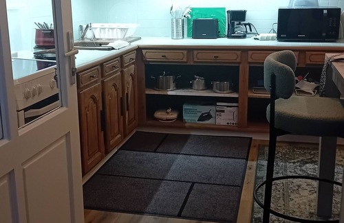 Vitre House | 2-bdrm cottage Family group of 5 pers. Cosy with view of the Château+garden.