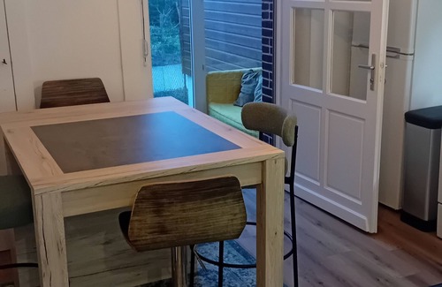 Vitre House | 2-bdrm cottage Family group of 5 pers. Cosy with view of the Château+garden.