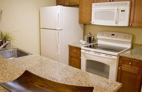 Bostroms Condo | 2 BDRM COVE ON ORMOND BEACH~ AQUARIUM, POOLS, RIGHT ON BEACH, DINING