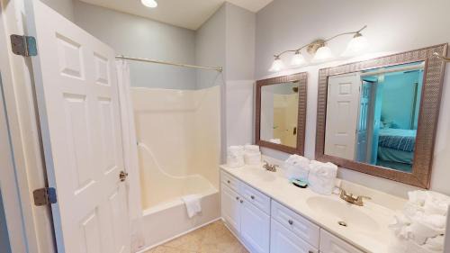 Litchfield by the Sea House | 2 Bdrm Lakeside Villa Scenic View With Amenities