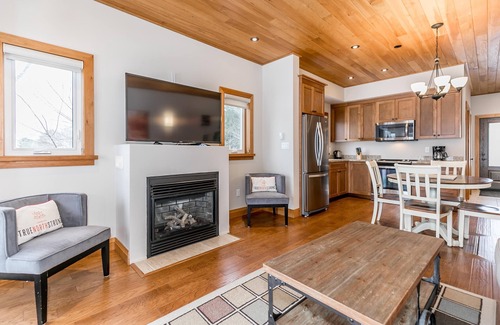 Muskoka Lakes Villa | 2 bed 1.5 bath Villa on Lake Muskoka