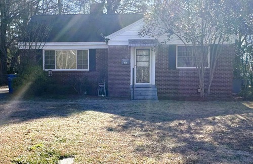 Greenwood House | 2 Bed, 1 Bath home Near Hospital & Hospice Ideal for Medical or Family Visits!