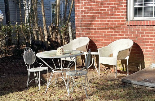 Greenwood House | 2 Bed, 1 Bath home Near Hospital & Hospice Ideal for Medical or Family Visits!
