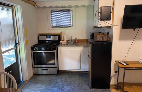Trumansburg Cabin | 2 bed, 1 bath lake property!