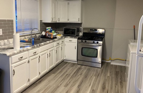 Kingston Apartment | 2 bed 1 bath remodeled furnished apartment
