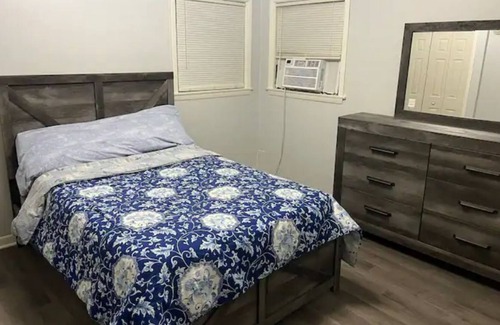 Posen Apartment | 2 Bed 1 Bath Rental balcony Close to Ingalls Hospital