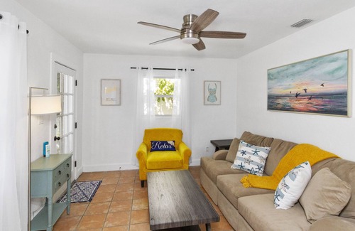 Pass-a-Grille Villa | 2 Bed/1 Bath Villa in Historic Pass-A Grille. Walk to the beach and shops!