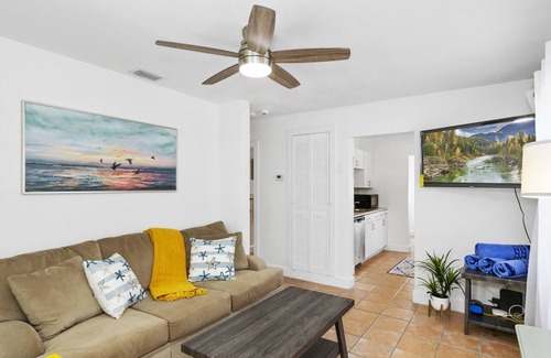 Pass-a-Grille Villa | 2 Bed/1 Bath Villa in Historic Pass-A Grille. Walk to the beach and shops!