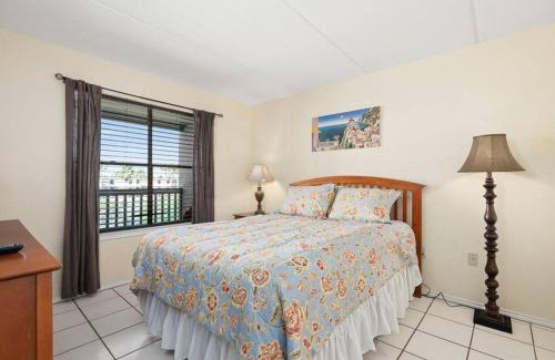South Padre Island House | 2 Bed 2 Bath Condo by Beach with Resort Pool