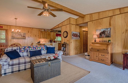 Stoney Ridge Cottage | 2 Bed 2 Bath Close to Town & Skiing, Spectacular Views, Paved Access, WIFI