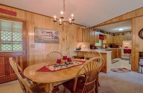 Stoney Ridge Cottage | 2 Bed 2 Bath Close to Town & Skiing, Spectacular Views, Paved Access, WIFI
