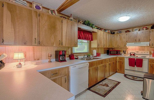 Stoney Ridge Cottage | 2 Bed 2 Bath Close to Town & Skiing, Spectacular Views, Paved Access, WIFI