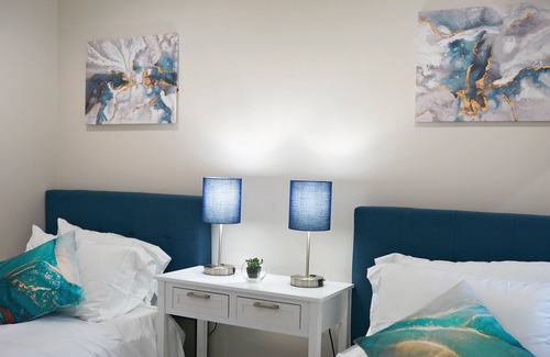 Sunnyside House | 2 bed 2 bath. Free street parking