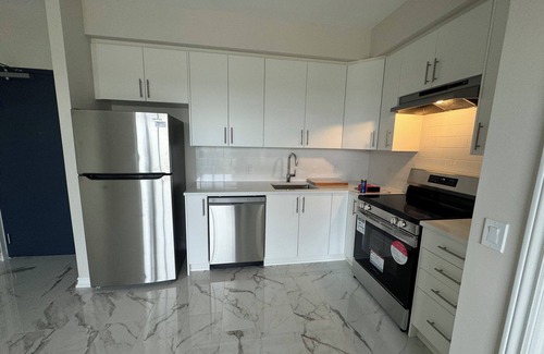 Ottawa Division Condo | 2 bed 2 bath Furnished Monthly Rental
