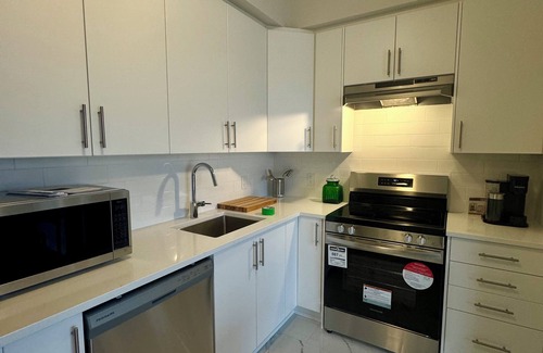 Ottawa Division Condo | 2 bed 2 bath Furnished Monthly Rental