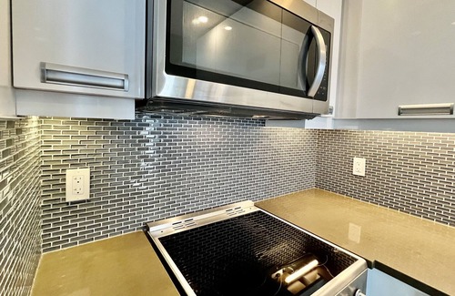 Mount Pleasant East Apartment | 2 Bed, 2 Bath, Generous sized new condo, Free underground parking, Whole Food