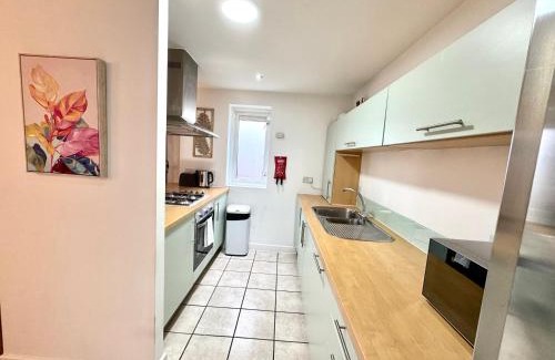 Bow Apartment | 2 Bed, 2 Bath, Ground Floor Whole Apartment with Parking, Near Central London & Stratford, Close to Station, Zone 2