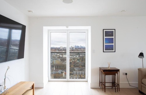 Clapham Apartment | 2 Bed 2 Bath Penthouse With Amazing Views with Free Parking