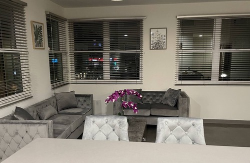 Downtown Apartment | 2 bed/2 bath resort style apartment near Americana