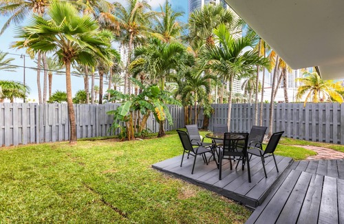 Sunny Isles Beach Ski Chalet | 2 bed 2 bath Beach 1 min walk SEPT Book 3 Nights 100 OFF