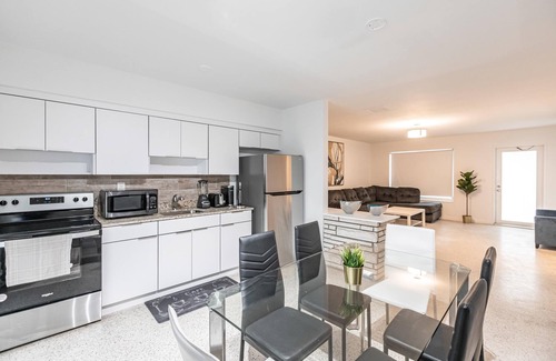Sunny Isles Beach Ski Chalet | 2 bed 2 bath Beach 1 min walk SEPT Book 3 Nights 100 OFF