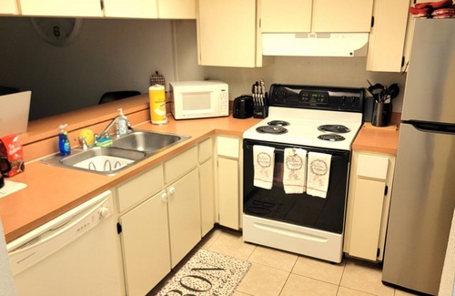 Lakeland Apartment | 2 bed 2 bath, Whole apartment, fully stocked kitchen and baths.