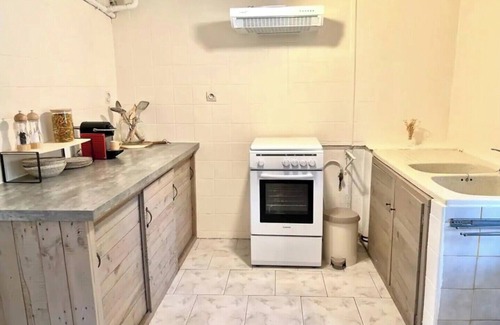 Saint-Seurin-de-Prats Apartment | 2 Bed apartment with private pool on the Dordogne River, restaurants 2 min walk.