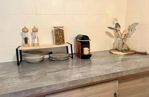 Saint-Seurin-de-Prats Apartment | 2 Bed apartment with private pool on the Dordogne River, restaurants 2 min walk.