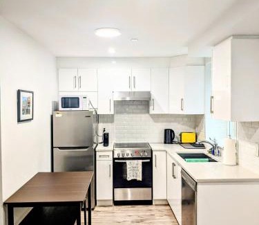 Grandview-Woodland Apartment | 2 Bed Apartment Free Parking Central Location