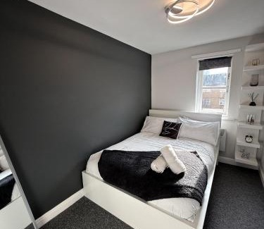 Lewisham Apartment | 2 Bed Apartment in Greenwich, Free Parking, DLR