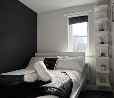 Lewisham Apartment | 2 Bed Apartment in Greenwich, Free Parking, DLR