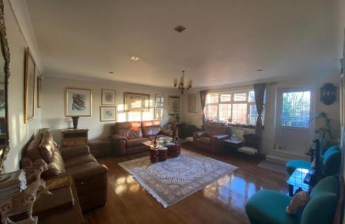High Wycombe House | 2-Bed Apartment in High Wycombe Private Garden